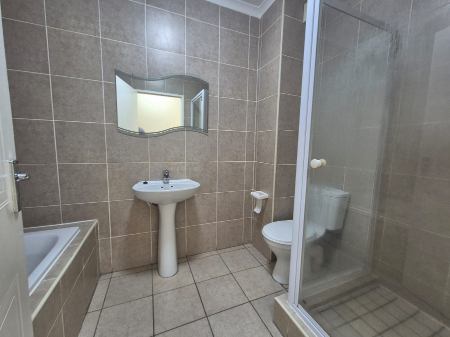 To Let 2 Bedroom Property for Rent in Protea Heights Western Cape